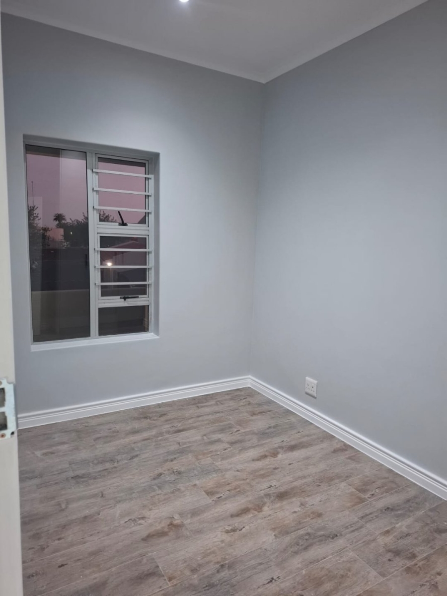 2 Bedroom Property for Sale in Oakglen Western Cape